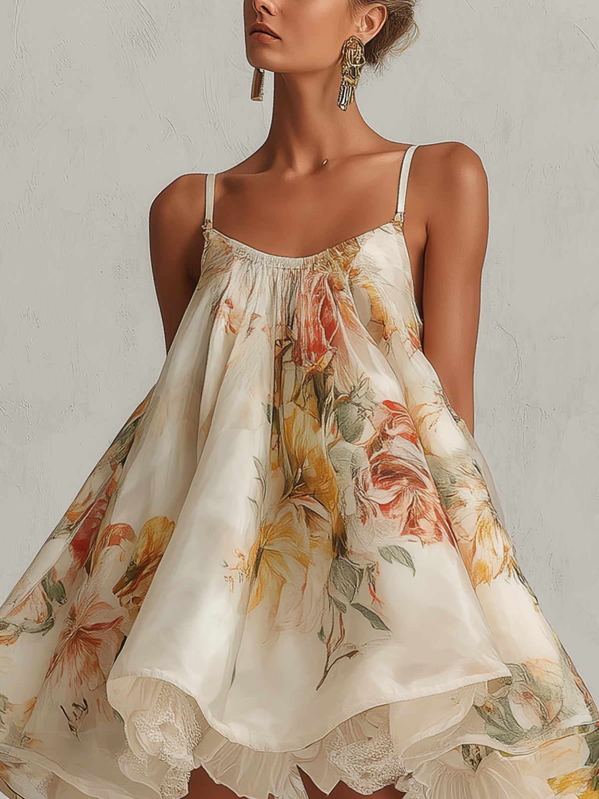Béatrice | Mini Vestido Trapecio de Organza Floral Beige, Borde de Encaje