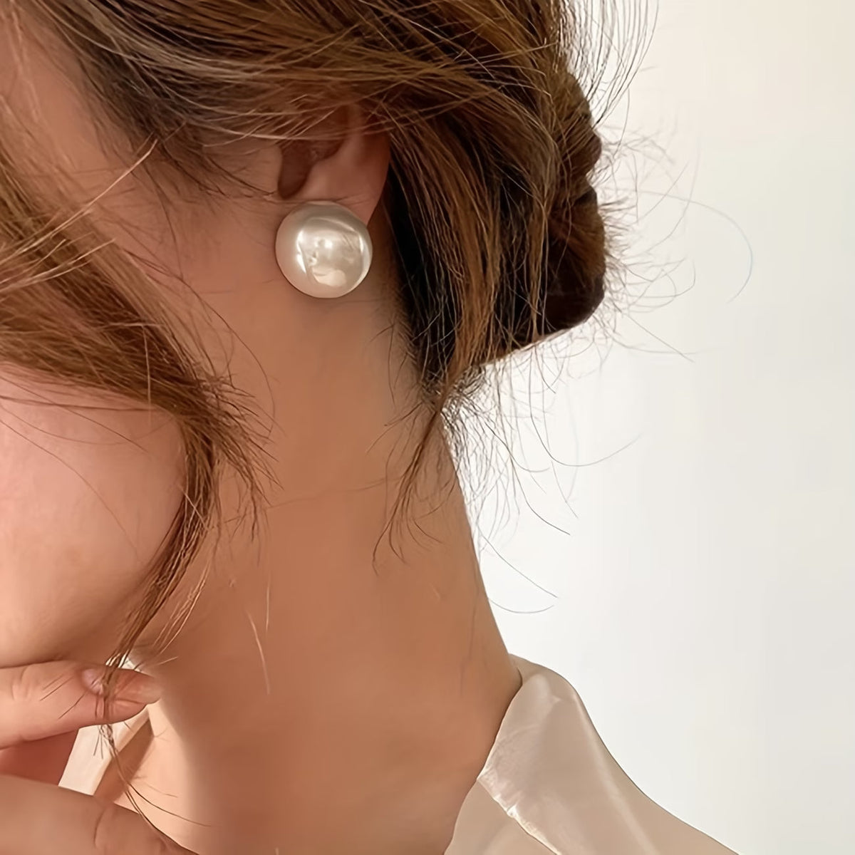 Los Pendientes a Perno con Perla Statement