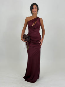 Selene · Vestido Maxi Asimétrico Drapeado en Burdeos
