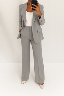Patricia · Traje sastre elegante en Gris
