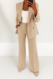Patricia · Traje sastre elegante en Beige
