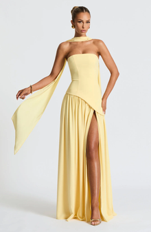 Vega • Vestido Maxi Sin Tirantes con Bufanda a Juego en Amarillo