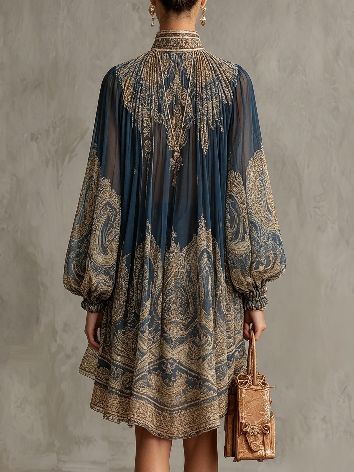 Bérénice | Mini Vestido Irregular Estampado Barroco Azul Marino, Cuello Alto