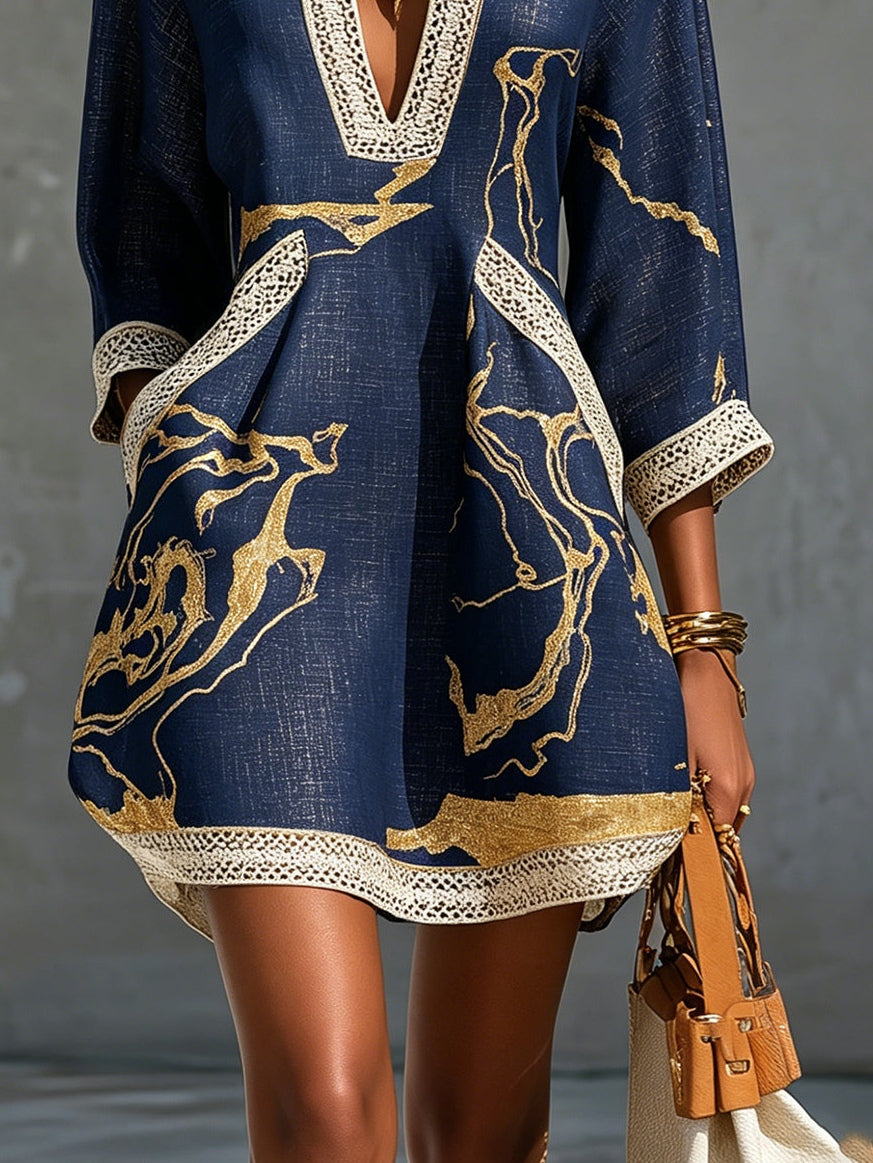 Astrée | Mini Vestido Cuello en V, Estampado Oro Marino