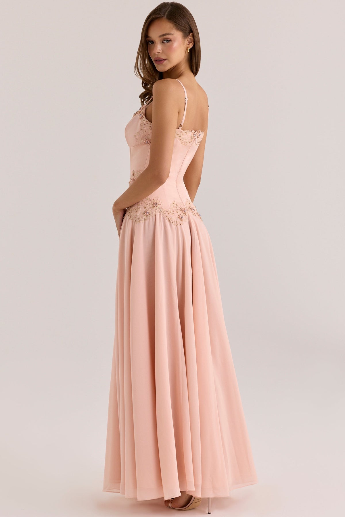 Larissa- Vestido maxi con pedrería cosida a mano